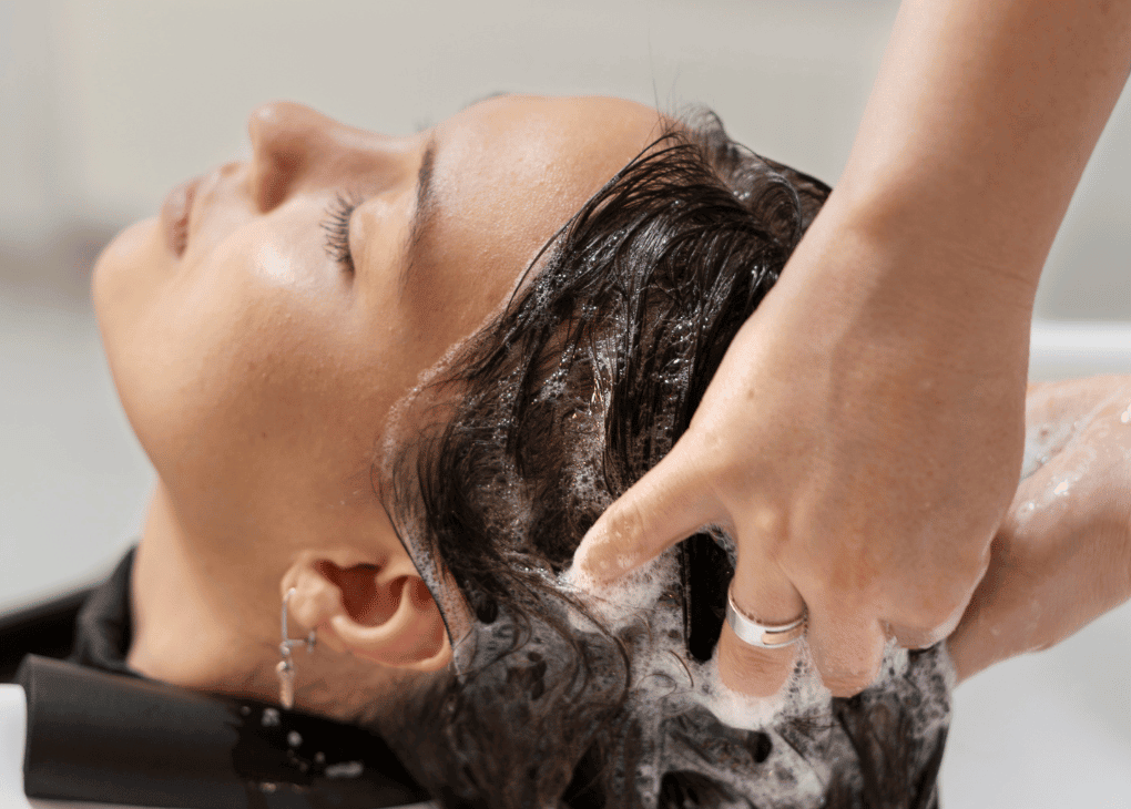 Poznaj rytuał Scalp Vitality Joico by FIU & FIU – kojący masaż skóry głowy i piękne włosy u źródła